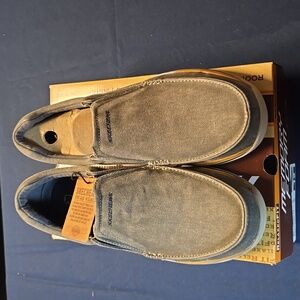 NEW SKECHERS MEMORY FOAM 12